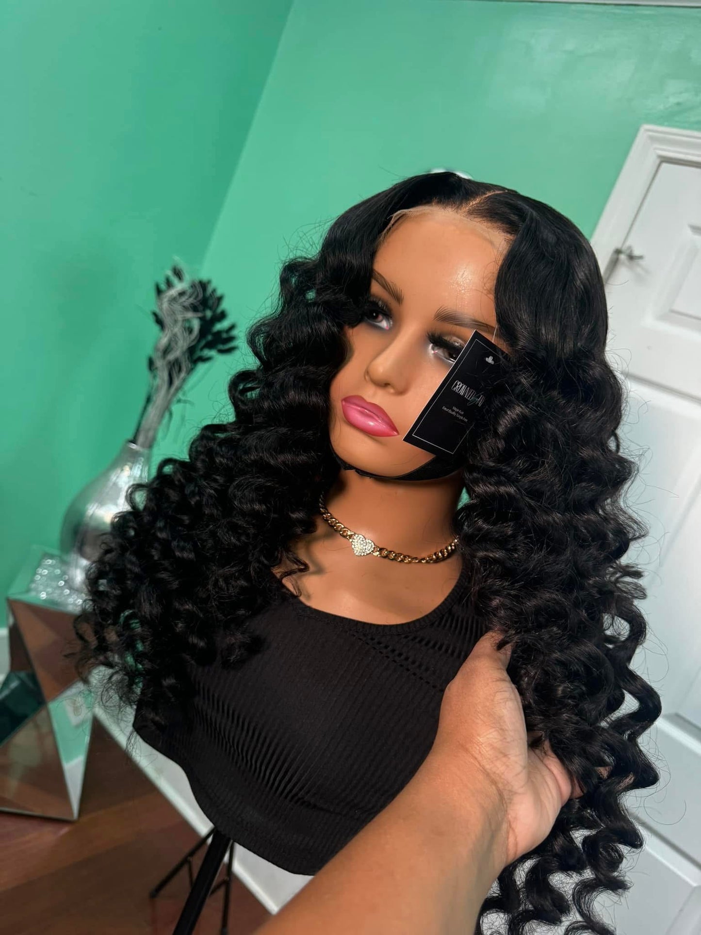(ARI) LOOSE DEEP GLUELESS WIG (WAND CURLED) 24"